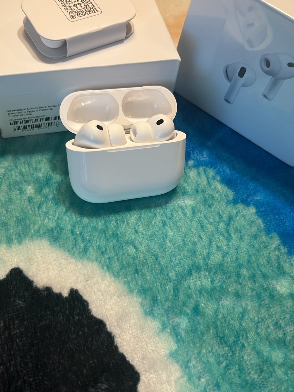 Apple White Wireless Earbuds with Charging Case